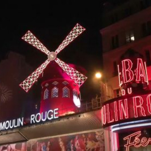 Celebrul cabaret parizian Moulin Rouge recuperează "aripile" în aprilie