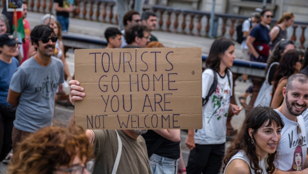 Proteste la Barcelona împotriva turismului excesiv