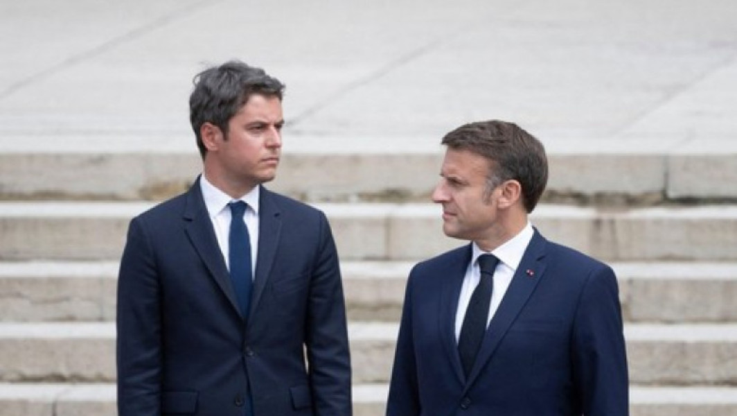 Emmanuel Macron a decis să îl păstreze pe Gabriel Attal în funcție pentru stabilitatea Franței