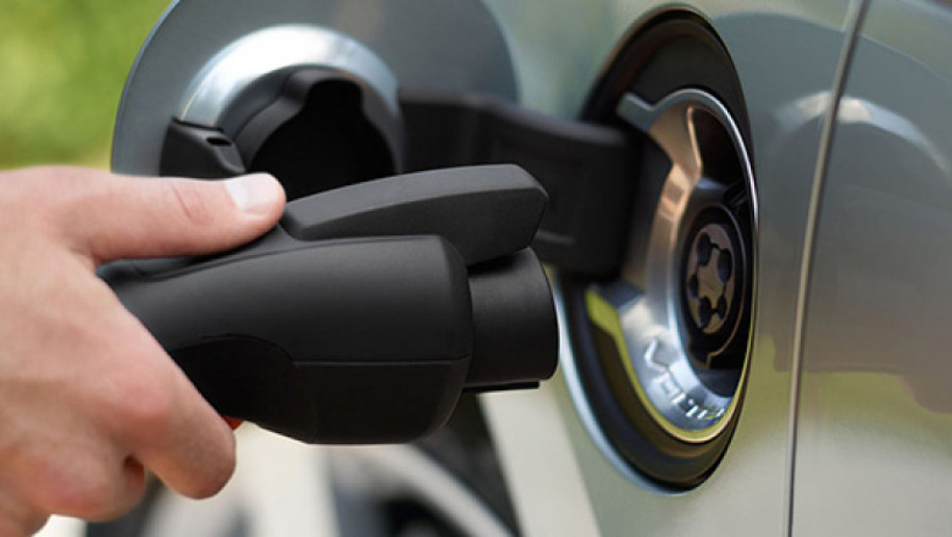 APIA prognozează o scădere istorică a înmatriculărilor vehiculelor electrice in 2024