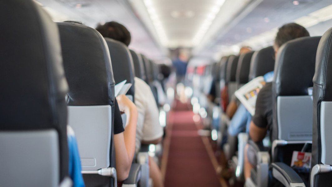 Plângeri pentru anularea zborurilor: ANPC a invitat reprezentanții TAROM pentru discuții