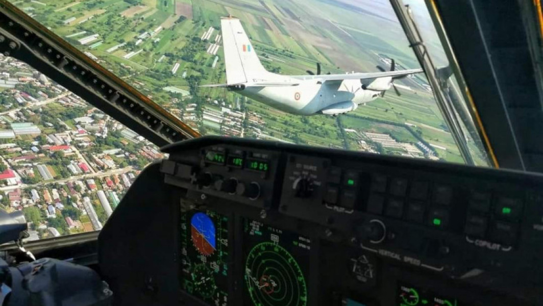 Două avioane militare ajută la stingerea incendiului de pădure din Mehedinți