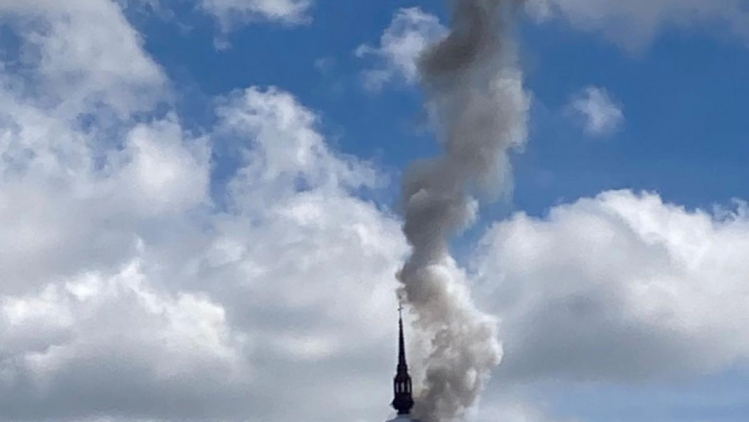 Incendiu la catedrala din Rouen: turla în flăcări