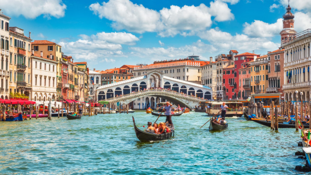 Schema de plata pentru turisti din Venetia nu a redus semnificativ aglomeratia