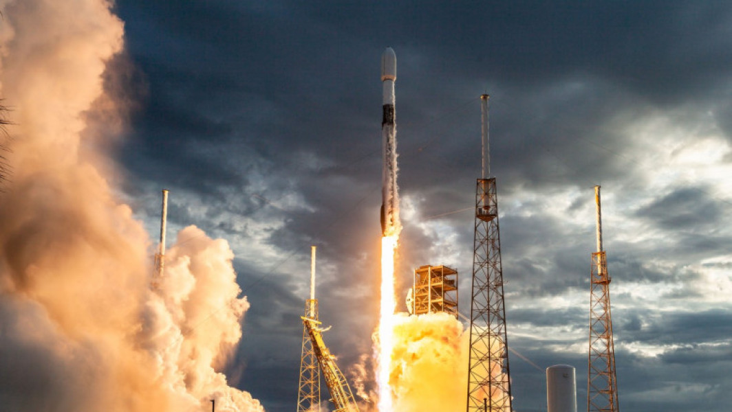 Motorul celei de-a doua trepte a rachetei Falcon 9 a SpaceX a suferit o defectiune rara