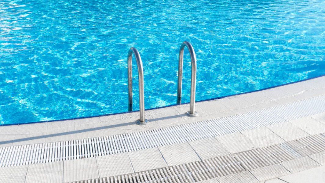 Doi bărbați au murit electrocutati într-o piscină din județul Brașov