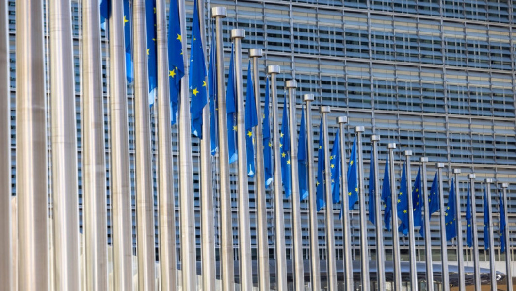 Guvernele UE trebuie să propună candidați de sex diferit pentru posturile de comisari europeni