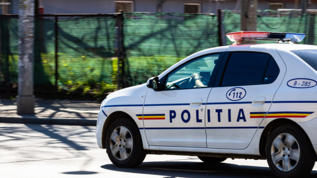 Accident rutier pe A2, implicate patru autoturisme și un autotren