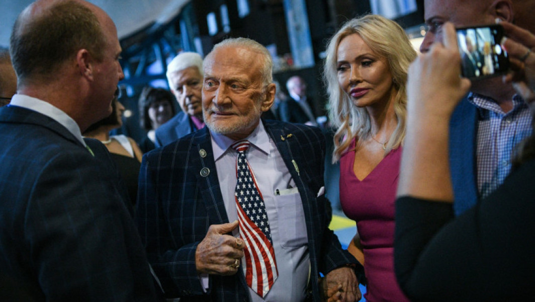Astronautul Buzz Aldrin, după ce s-a căsătorit la 93 de ani cu românca Anca Faur: „Sunt cel mai norocos om din lume”