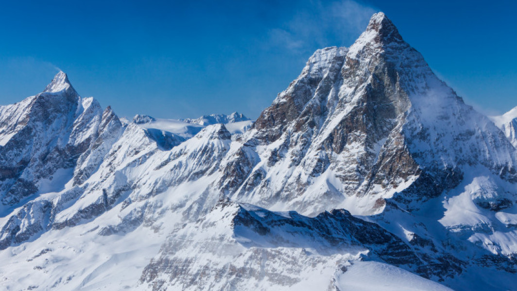 Zidurile tăcute ale Himalayei: Cadavrele alpinistilor recuperate de pe Everest
