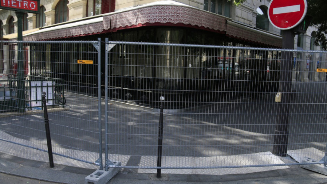 Restricțiile de securitate afectează cafenelele de pe malul Senei din Paris