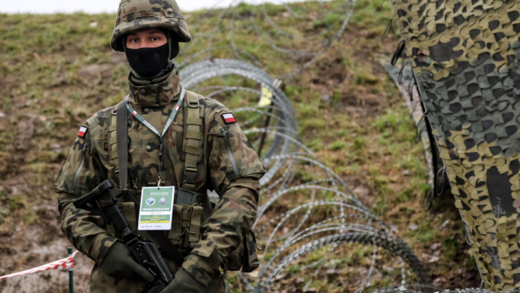 Polonia își va tripla contingentul militar la granița cu Belarus
