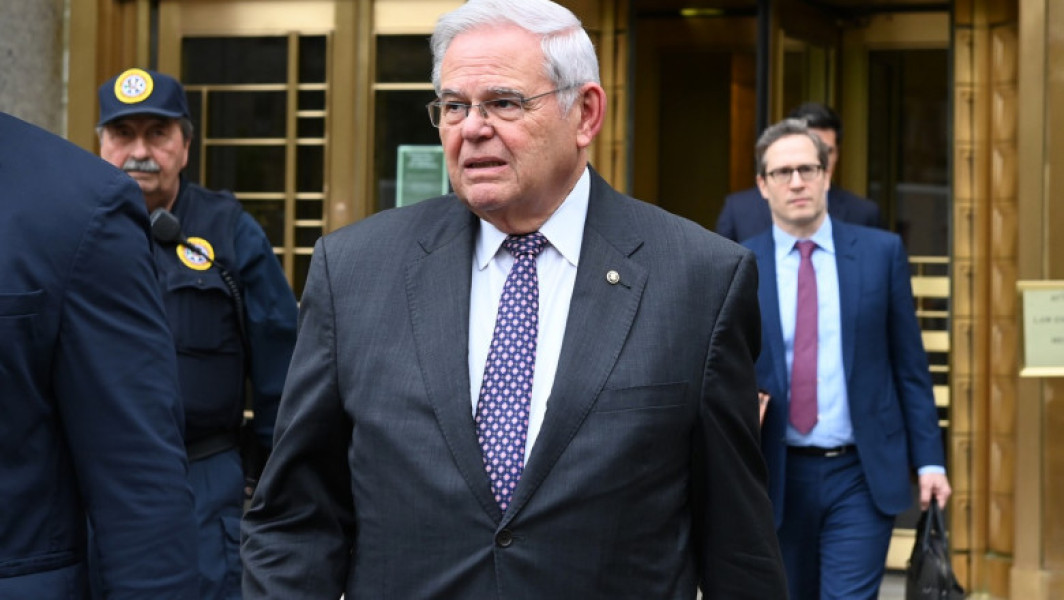 Senatorul Robert Menendez, acuzat de corupție, își va da demisia