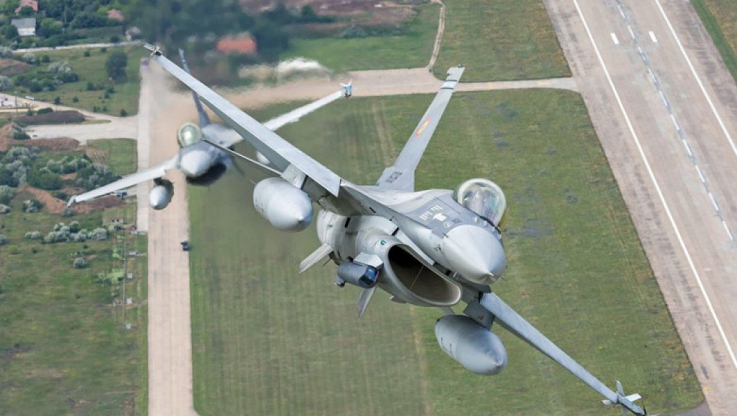 Două avioane F-16 ale armatei române monitorizează spațiul aerian după alertă de drone