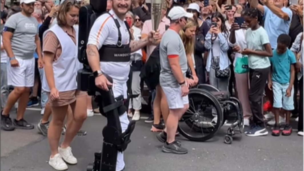 Kevin Piette, primul paraplegic care defilează cu flacăra olimpică