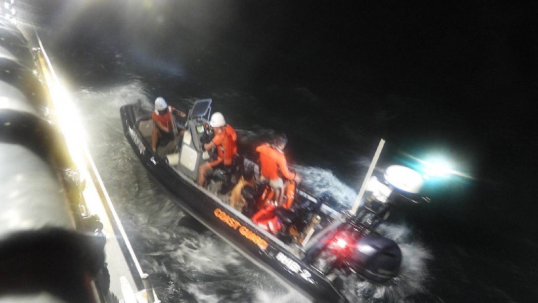 Petrolier scufundat în apropierea Manila, 16 membri ai echipajului salvați