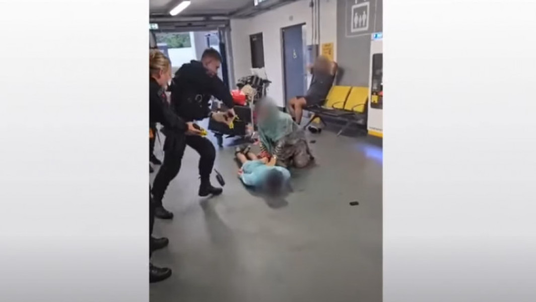 Un incident brutal pe aeroportul din Manchester provoacă proteste