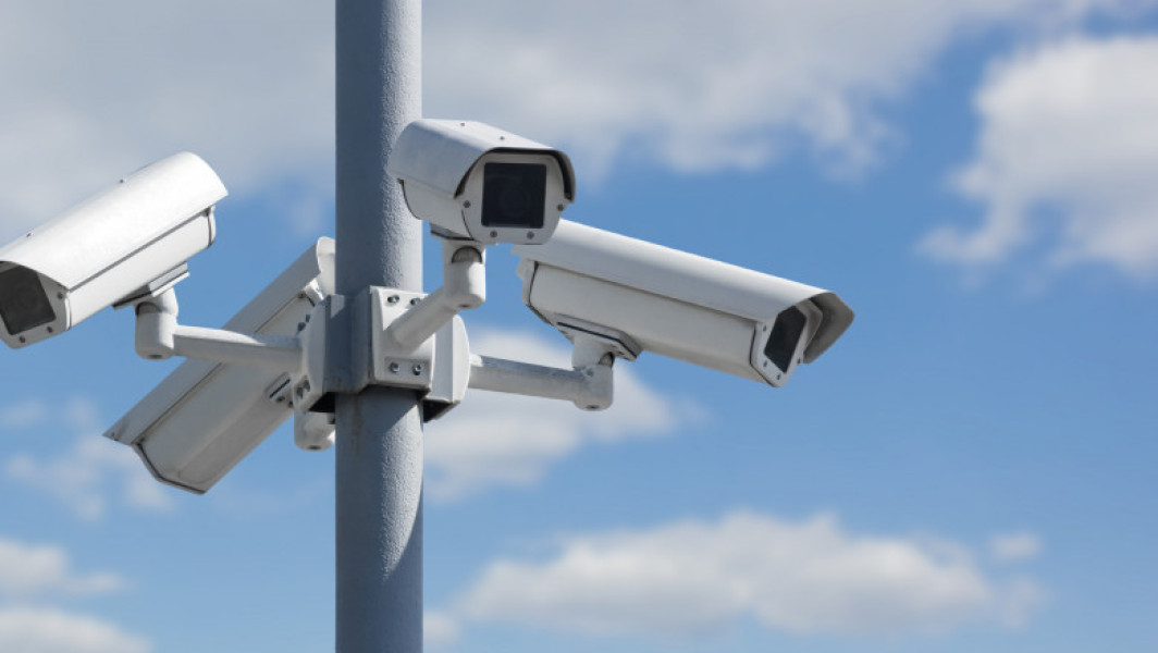 Condamnare pentru un bărbat din Alba care a furat camere de supraveghere