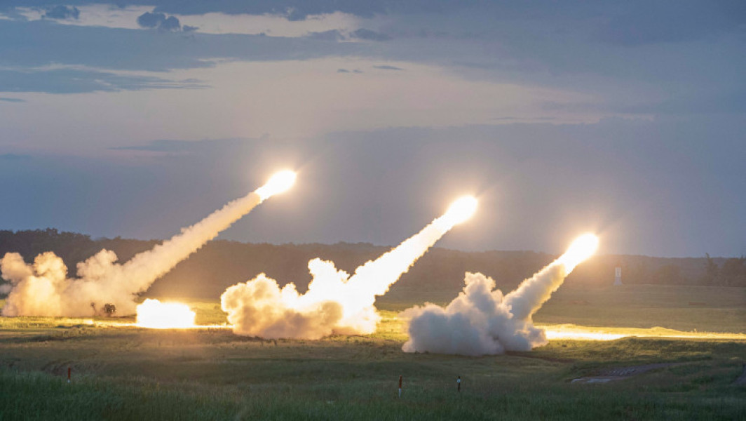 Ucraina lovește un aerodrom militar rusesc din Crimeea
