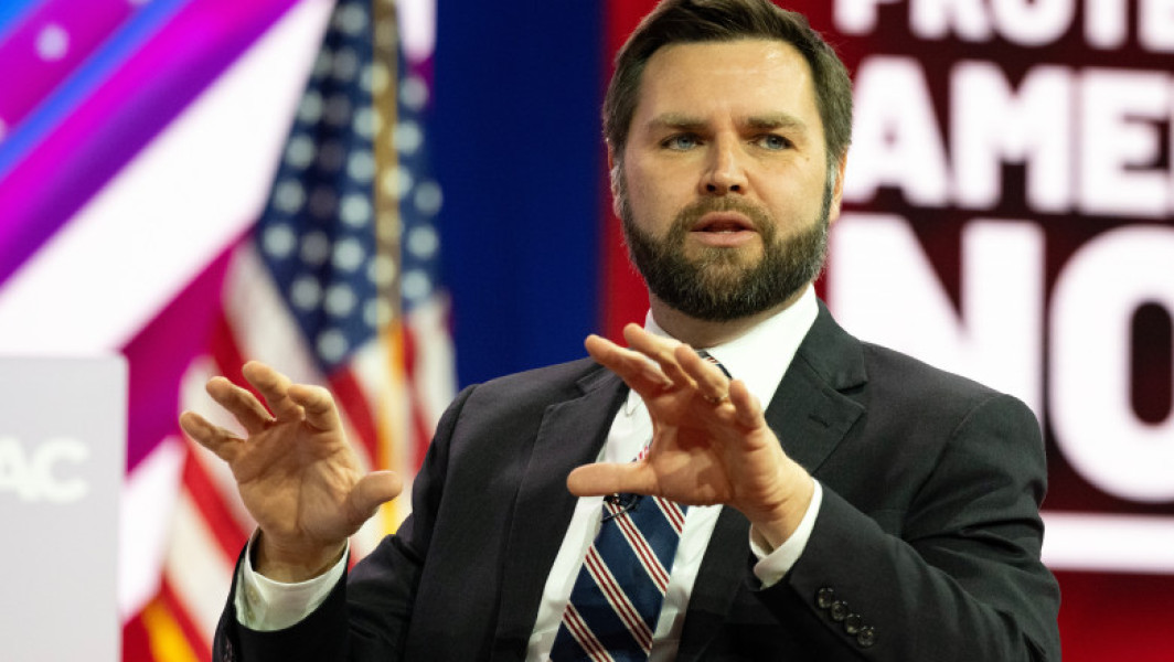 JD Vance, partenerul de campanie al lui Donald Trump, răspunde criticilor pentru comentarii legate de femeile fără copii