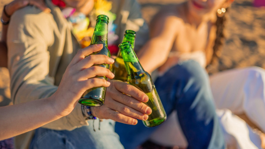 Alcoolul și sănătatea: noi dovezi contrazic vechile mituri