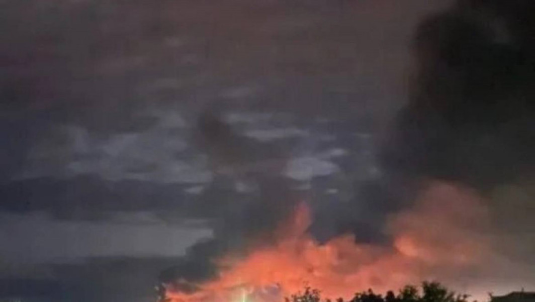 Un atac cu drone a provocat incendiu la un depozit petrolier în regiunea Kursk