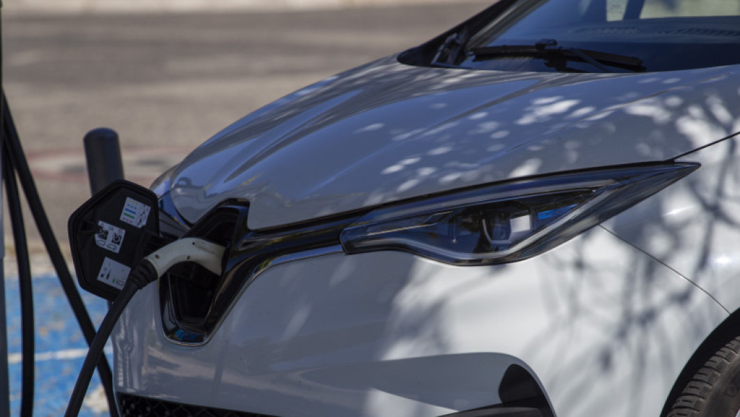 Soluție inedită pentru mai multe vânzări: Renault oferă rambursare în caz de divorț