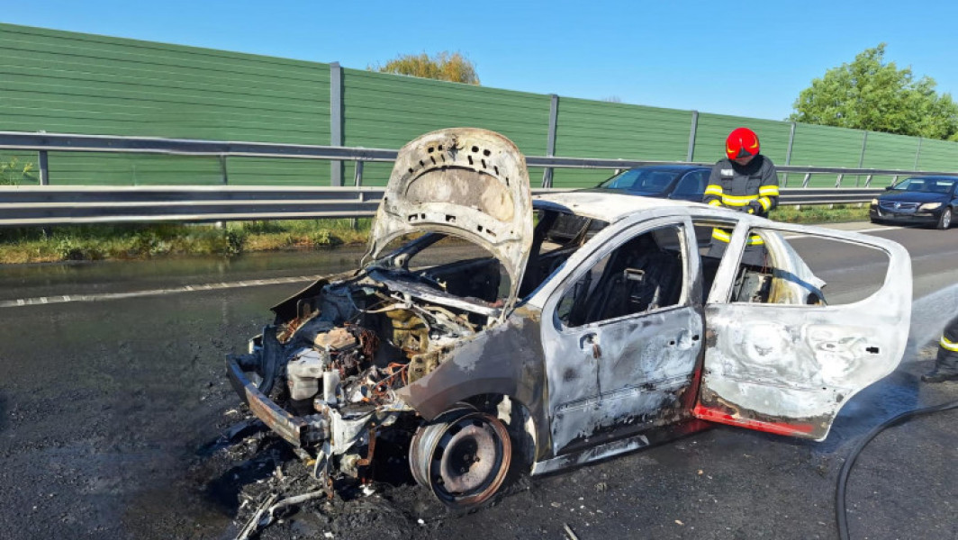 Incendiu la o mașină pe Autostrada A1 București-Pitești