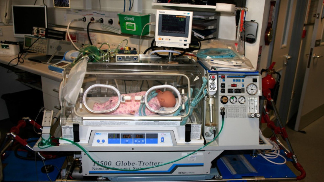 Femeie din Marea Britanie, blocată în Spania după nașterea prematură a fiului său