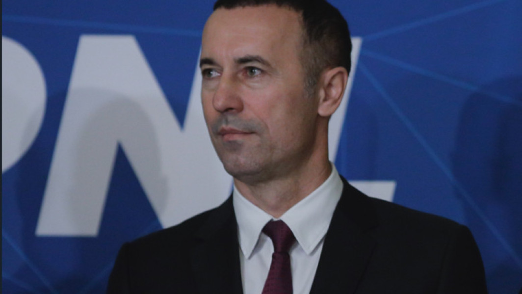 Iulian Dumitrescu își dă demisia din funcția de președinte al PNL Prahova