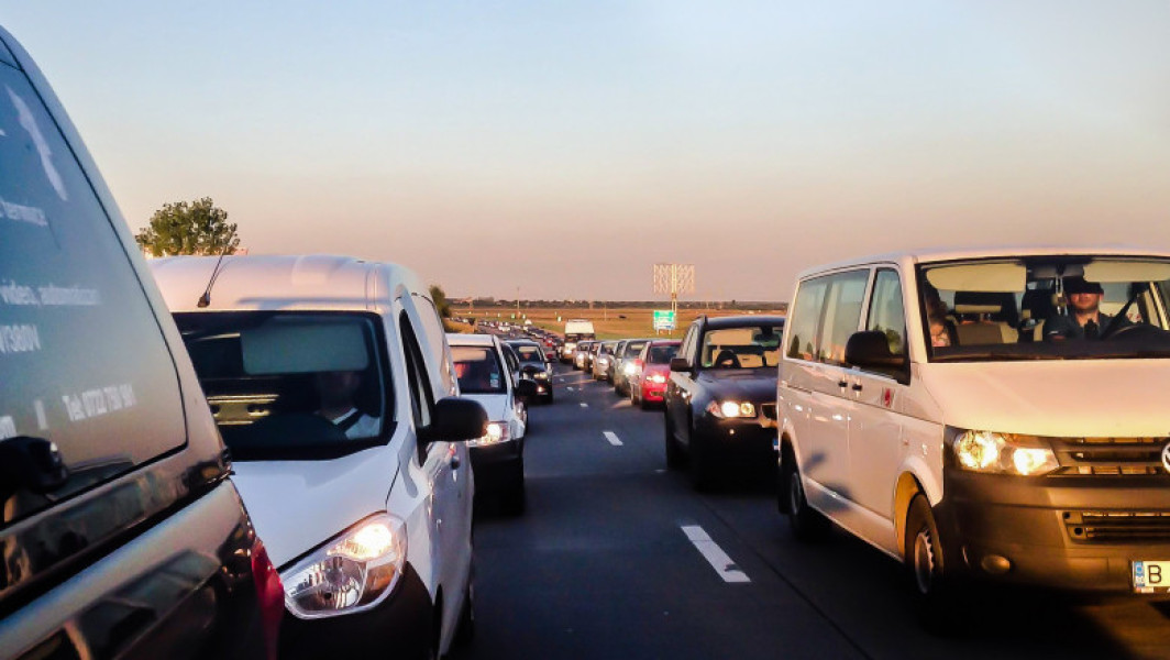 Accident rutier pe autostrada A2: Opt masini implicate