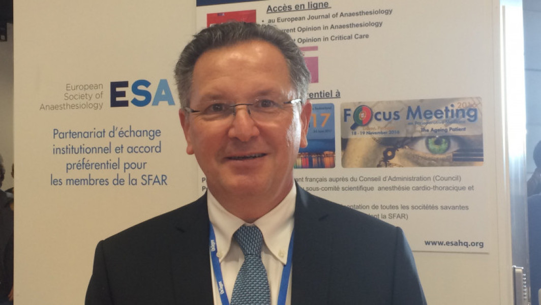 Profesorul Dan Longrois explică principiile îngrijirii în terapie intensivă