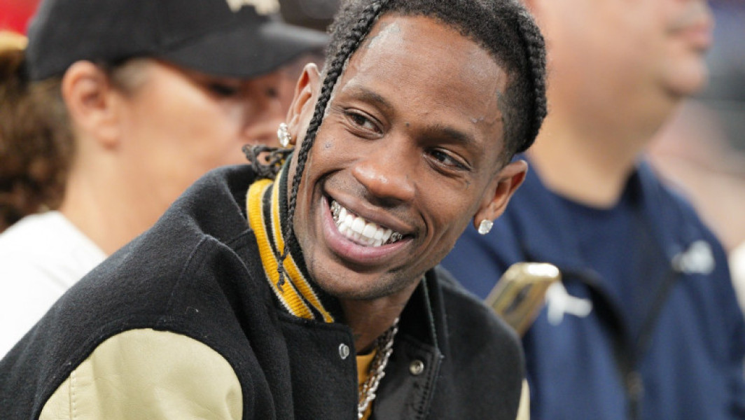 Travis Scott a fost eliberat fără acuzații după 36 de ore de detenție în Paris