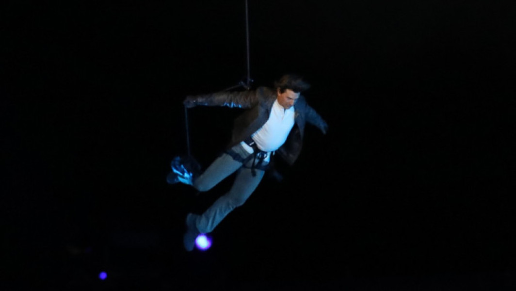 Tom Cruise, cascadorie spectaculoasă la ceremonia de închidere a Jocurilor Olimpice de la Paris