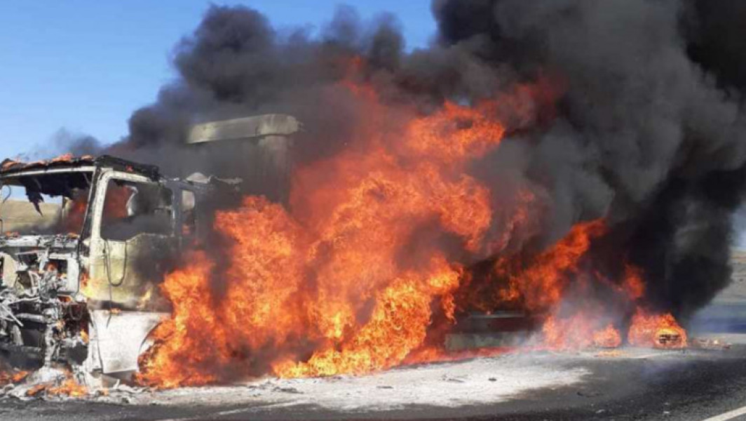 Incendiu puternic la un camion pe DN 1, în județul Cluj