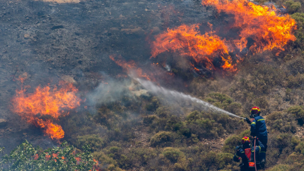 Incendii în Atena: Situația se stabilizează, dar autoritățile rămân în alertă
