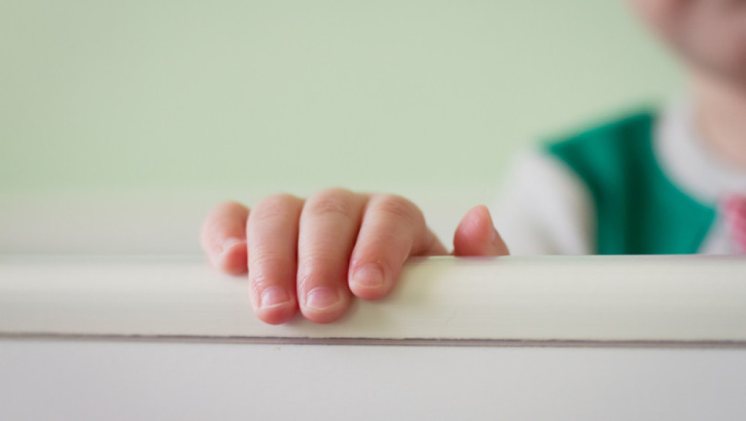 Copilul de 4 ani luat de lângă mama sa a fost plasat la bunici în Calafat