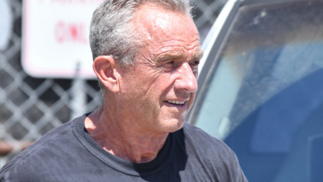 Robert F. Kennedy Jr. propune o întâlnire cu Kamala Harris pentru discuții politice