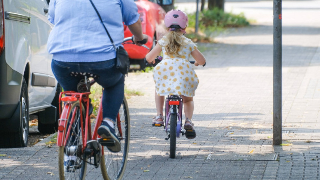 Doi părinți din Oradea, obligați de instanță să plătească daune unei femei după un accident cu bicicleta