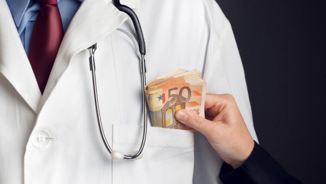Medici din Timișoara acuzați de mită de la pacienți
