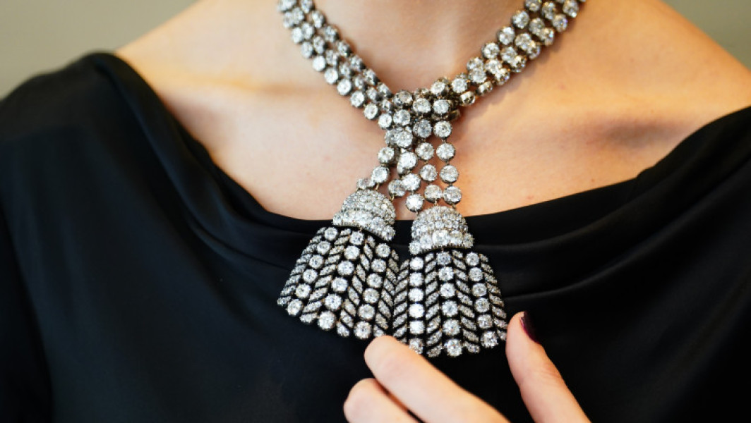Colier cu diamante legat de Maria-Antoaneta, scos la licitație de Sotheby's