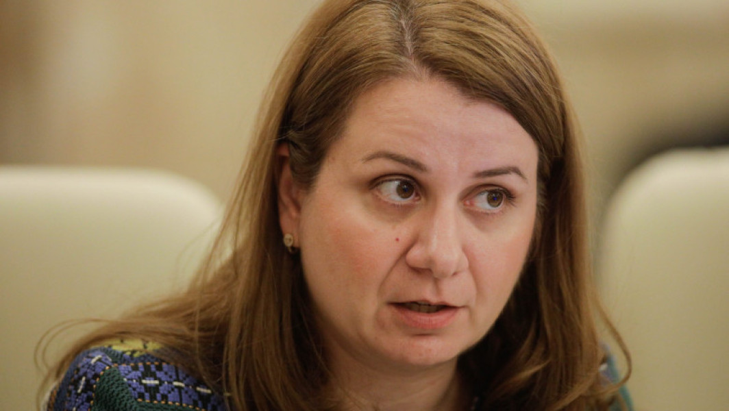Ministrul Educației, Ligia Deca, evitate întrebările despre nereguli în școlile sanitare postliceale