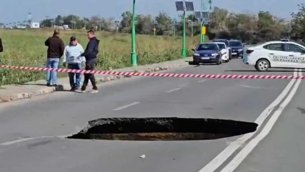 Crater imens pe DJ 226: Cei mai mulți șoferi au fost la un pas de tragedie în județul Constanța