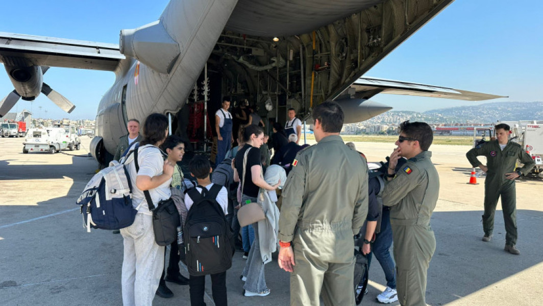74 de români repatriați din Liban