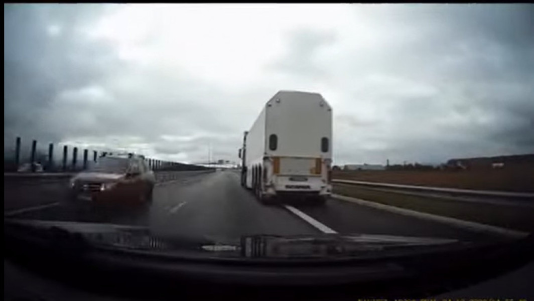 Un bărbat de 85 de ani, prins conducând pe contrasens pe Autostrada A7