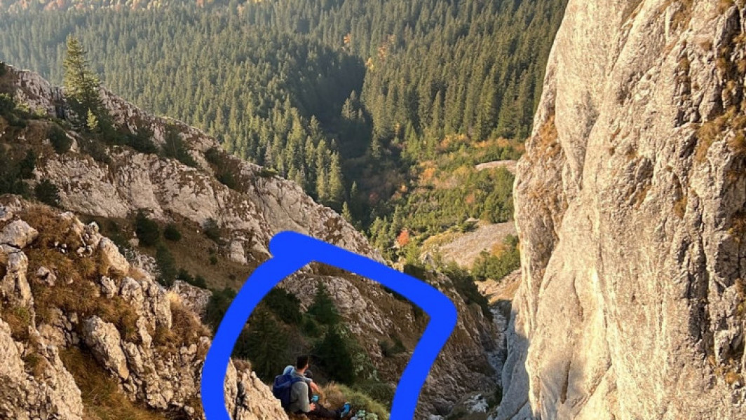 Trei turiști salvați după ce s-au rătăcit în munții Piatra Craiului
