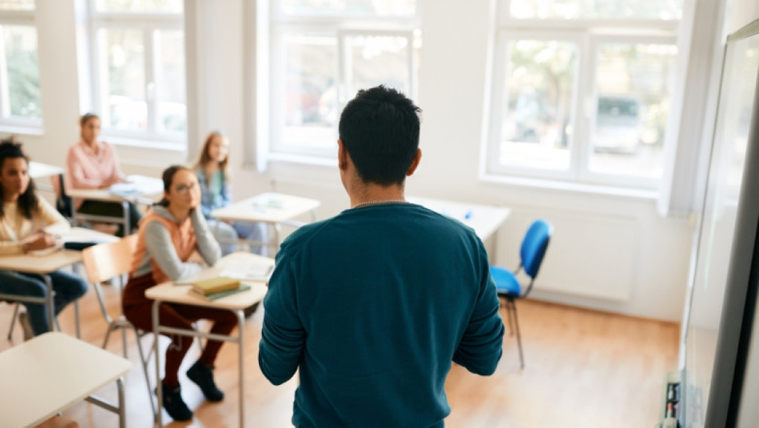 Sprijin financiar pentru profesori și personal auxiliar în anul universitar 2023-2024