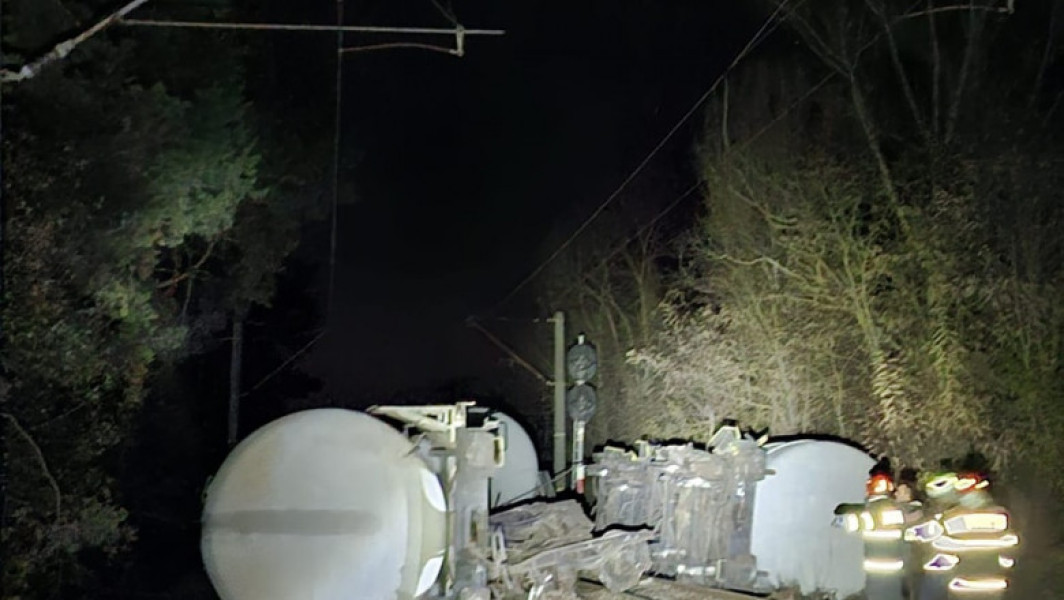 Accident feroviar în Mehedinți: tren cu 27 de vagoane de benzină a deraiat