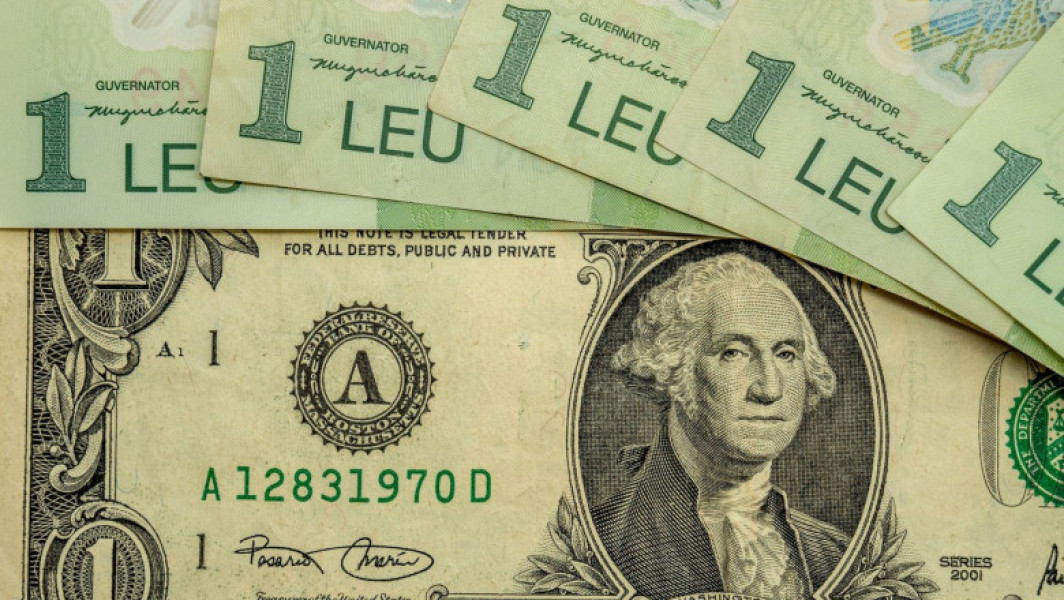Leul românesc se depreciază față de dolar și euro, în timp ce aurul se scumpeste