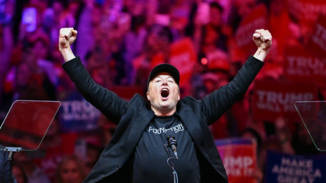 Jeff Bezos și Musk, în centrul unei controverse politice